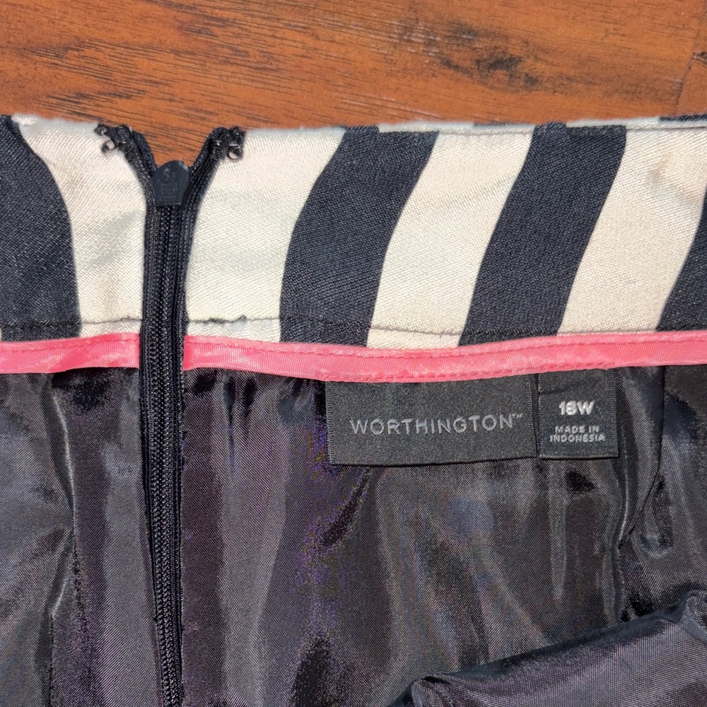 Worthington Black and Cream Striped Mini Skirt 16W - Picture 3 of 8